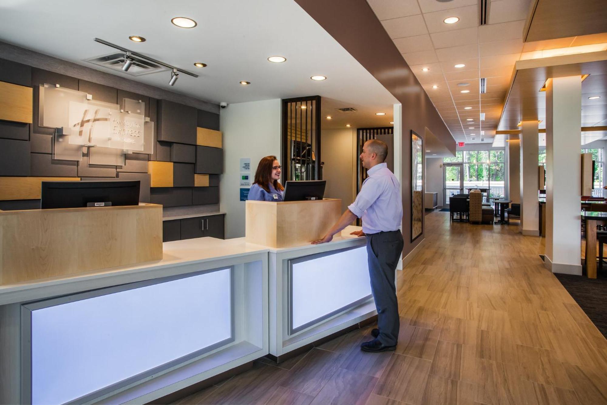 Holiday Inn Express Queensbury-Lake George Area By Ihg Zewnętrze zdjęcie